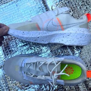 men’s NIKE Crater Impact size 10 perfect condition striking style and color